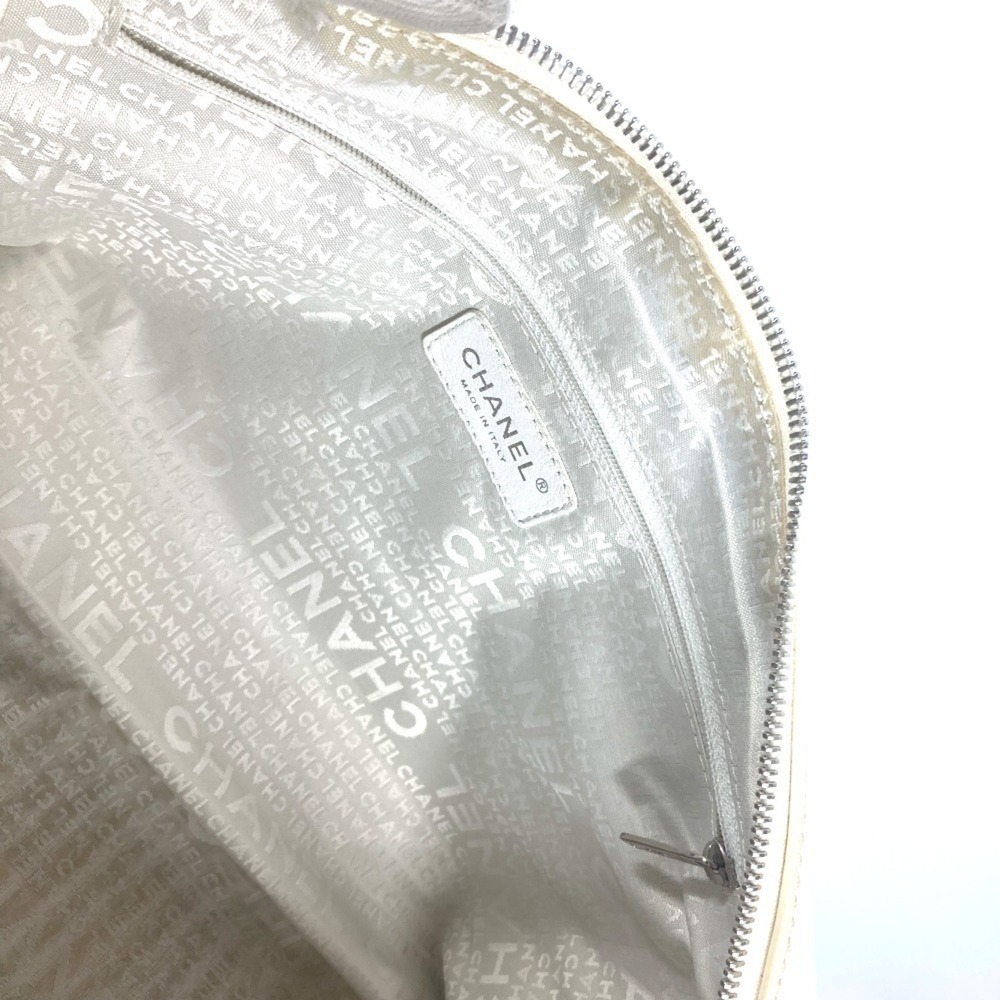 CHANEL Cream Leather Logo Shoulder Bag - Picture 3 of 16